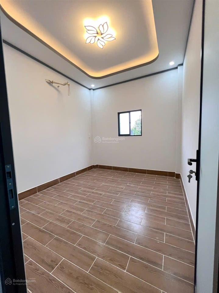 Nhà giá rẻ, sổ hồng hoàn công, đường 7m, sát hóc môn