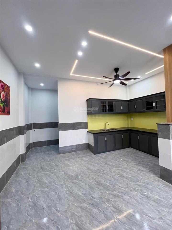 Nhà giá rẻ, sổ hồng hoàn công, đường 7m, sát hóc môn