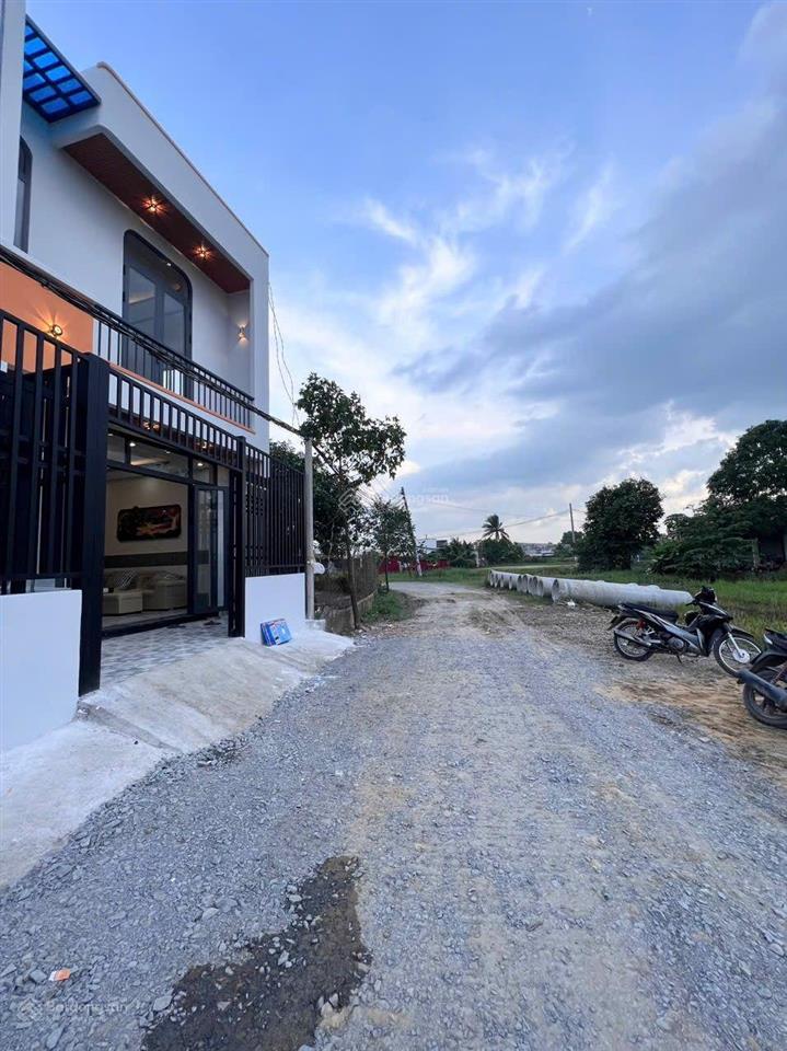Nhà giá rẻ, sổ hồng hoàn công, đường 7m, sát hóc môn