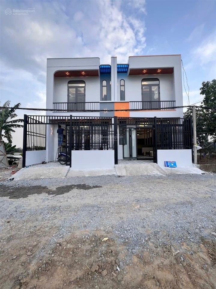 Nhà giá rẻ, sổ hồng hoàn công, đường 7m, sát hóc môn