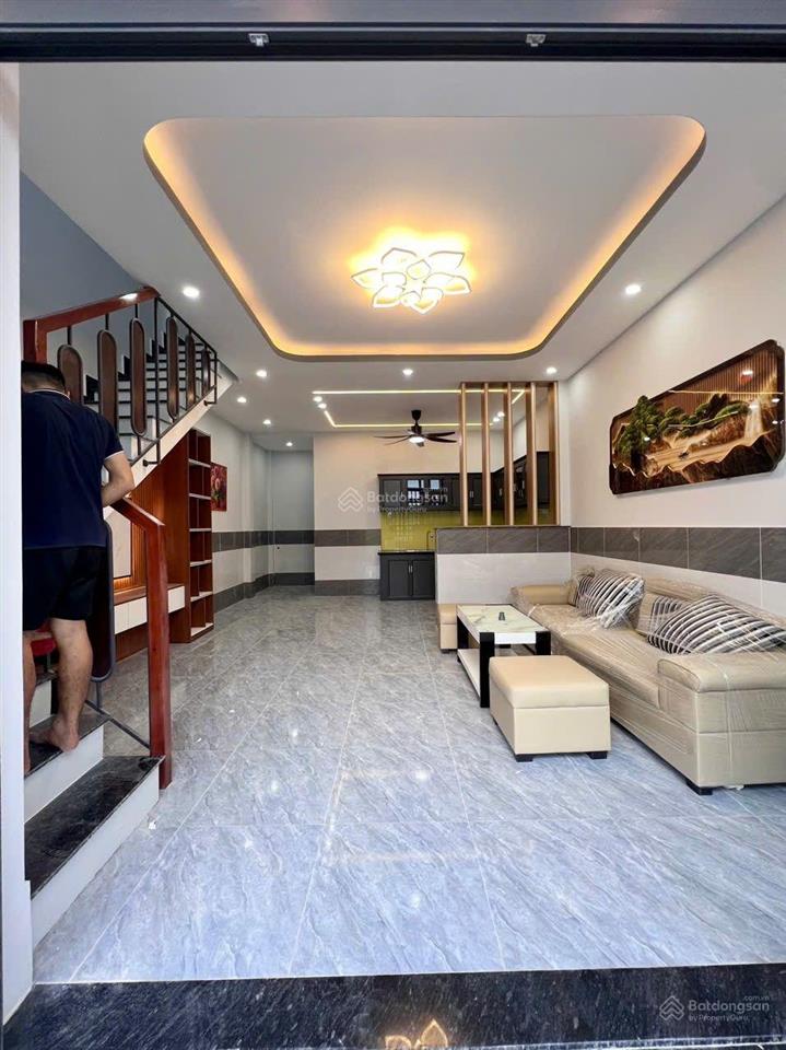 Nhà giá rẻ, sổ hồng hoàn công, đường 7m, sát hóc môn