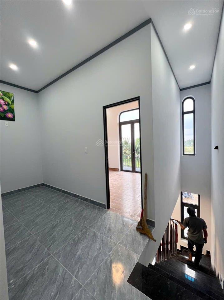 Nhà giá rẻ, sổ hồng hoàn công, đường 7m, sát hóc môn