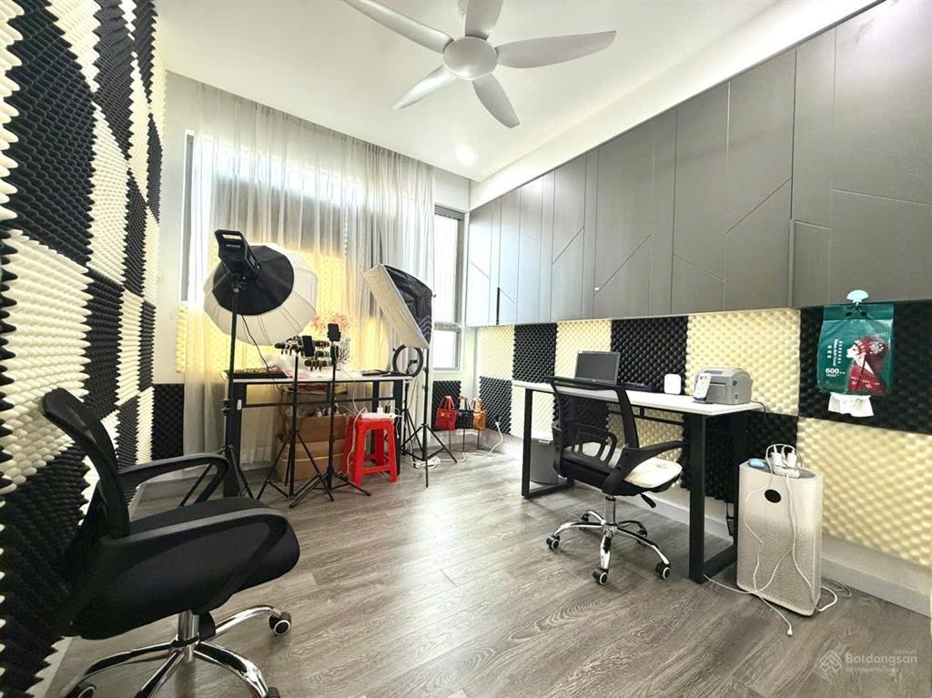 Giá siêu tốt. chủ cần tiền thiện chí bán giá 10,5 tỷ, dt 148m2 tại ch riviera point quận 7