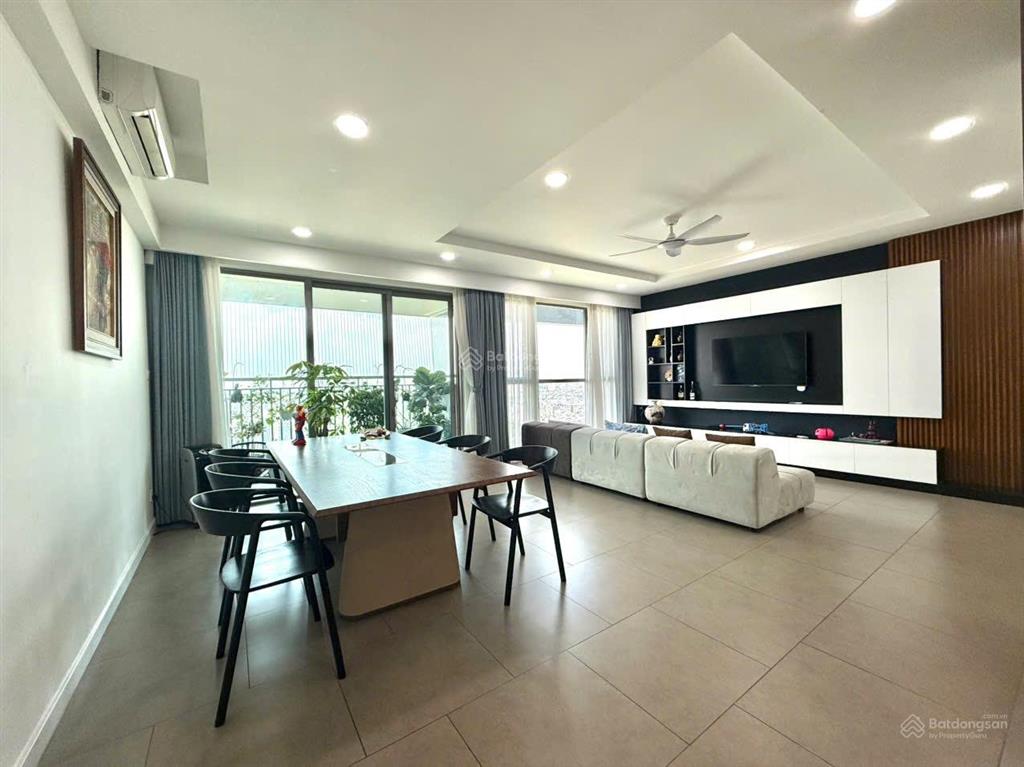 Giá siêu tốt. chủ cần tiền thiện chí bán giá 10,5 tỷ, dt 148m2 tại ch riviera point quận 7