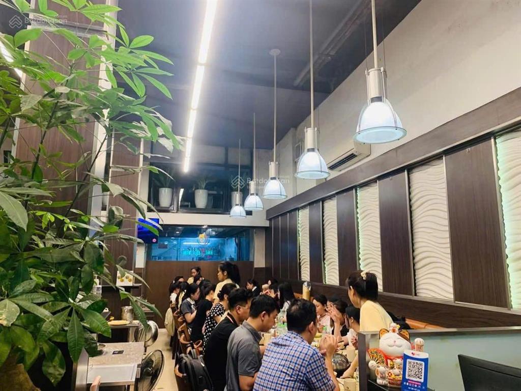 Cho thuê mặt phố giảng võ còn sót lại 190m2 x 1,5 tầng , mặt tiền 7m giá thuê  160tr( sau thuế)