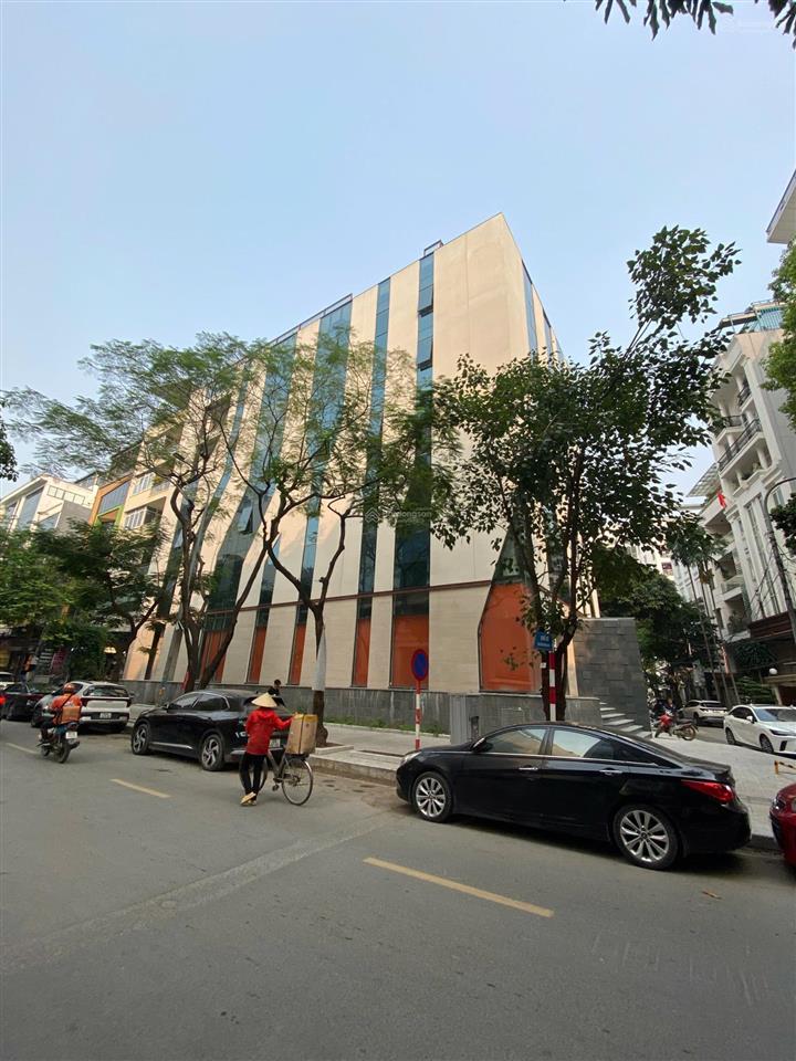 Cho thuê nhà mặt phố dịch vọng hậu mt 30m có thang máy diện tích t1  160m2