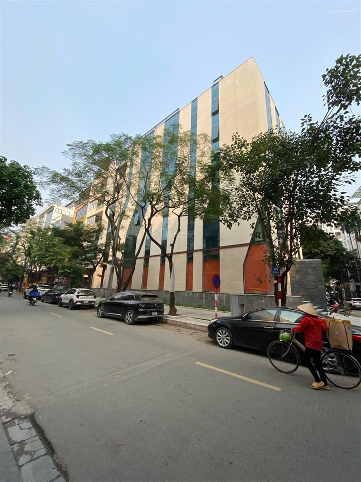 Cho thuê nhà mặt phố dịch vọng hậu mt 30m có thang máy diện tích t1  160m2