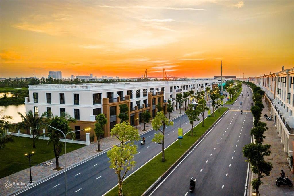 Shophouse 4 tầng mặt đường 36m vinhomes royal island vũ yên giá chỉ hơn 9 tỷ, biển mặn sau nhà
