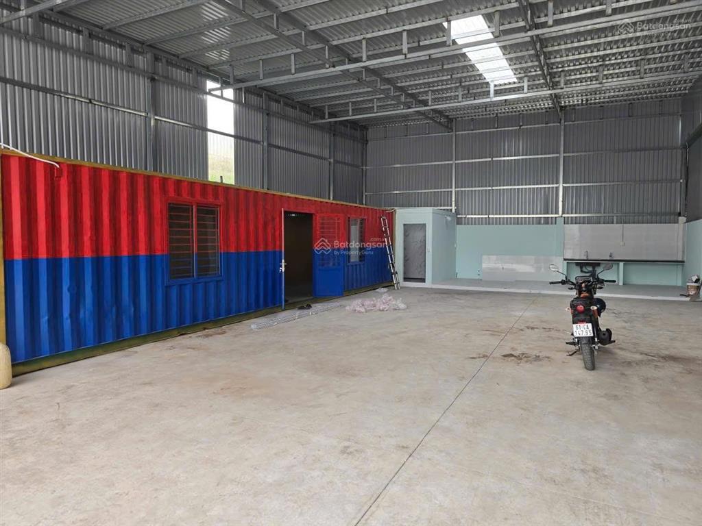 Mb kho bãi 700m2/30 triệu có sẵn 3 pha và 2 container