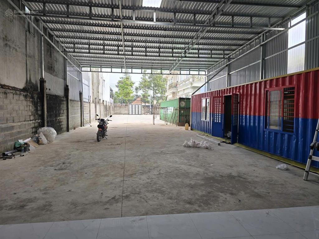 Mb kho bãi 700m2/30 triệu có sẵn 3 pha và 2 container