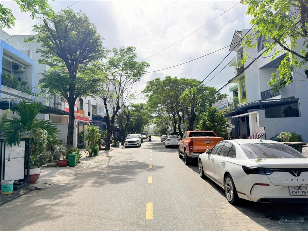 Chào bán lô đất đường 7m5 lên sn  123 nguyễn quang lâm  hòa xuân  đà nẵng.
cạnh góc