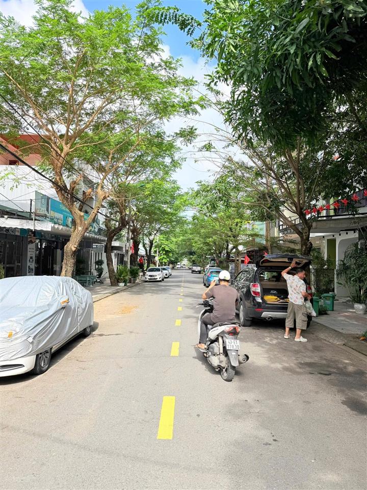 Chào bán lô đất đường 7m5 lên sn  123 nguyễn quang lâm  hòa xuân  đà nẵng.
cạnh góc