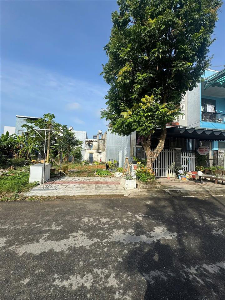 Đối diện công viên nhân hoà 6 ngay chợ miếu bông hòa xuân lên số 54 nhân hoà 6. lô 5x20(1