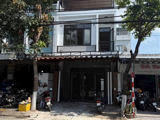 Bán nhà 3 tầng đô đốc lộc (7m5). vị trí sát chợ hoà xuân. hướng tây nam, gồm 4p ngủ, 3 toilet