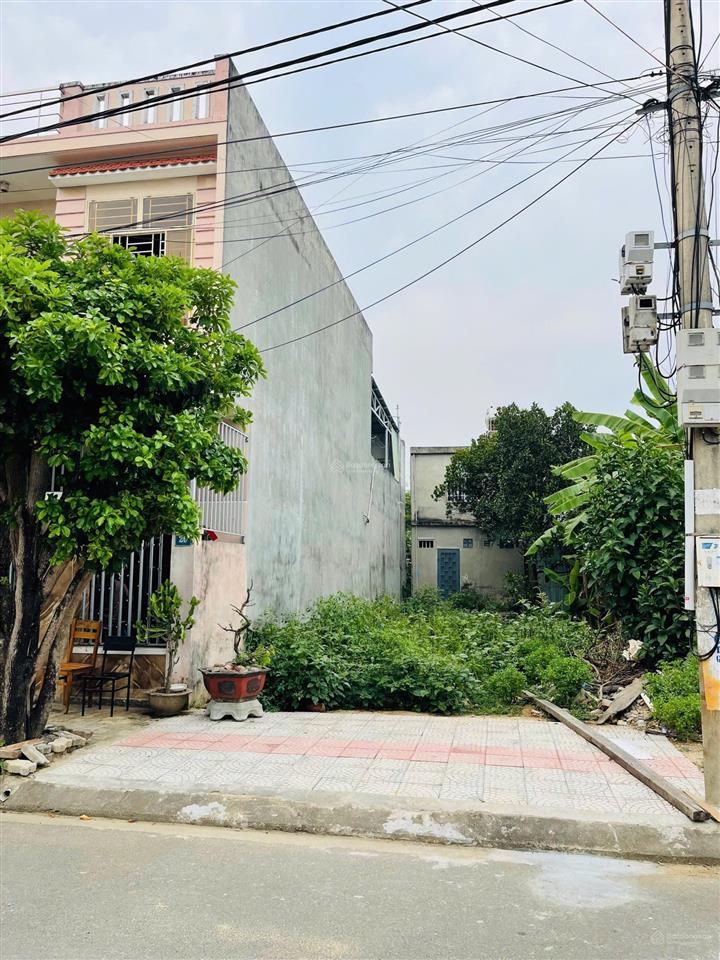 Cần bán  liêm lạc 3 , đường 5m5 lề 3m
hướng  nam
diện tích 100m2. giá .4.050 tyr  0905