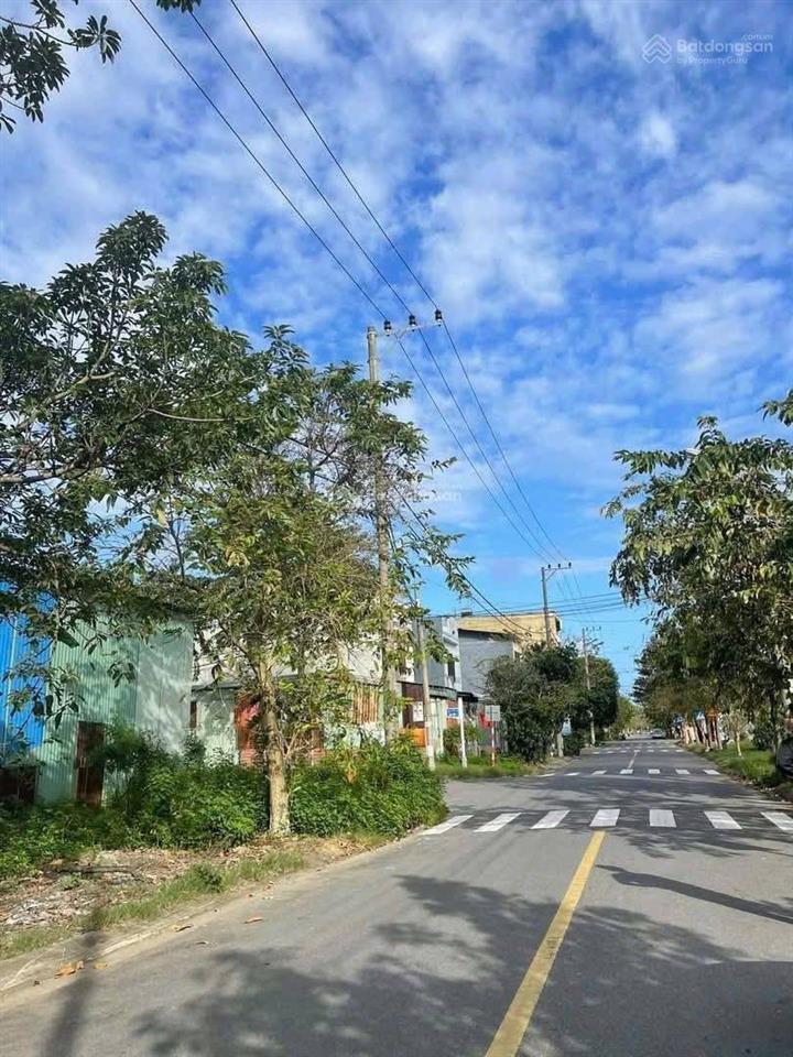  cần bán 7m5 đối diện công viên phan văn đáng .đối diện công viên
tuyến đường thông dài từ