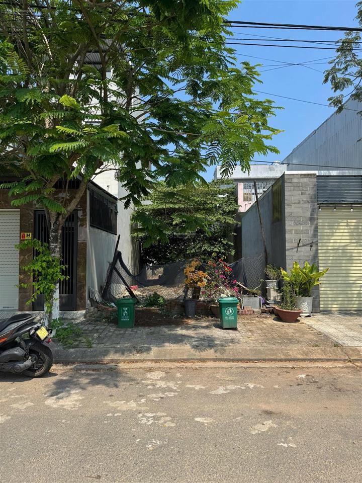 Bùi cẩm hổ (kẹp giữa 2 nhà) đối diện công viên