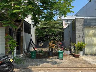 Bùi cẩm hổ (kẹp giữa 2 nhà) đối diện công viên