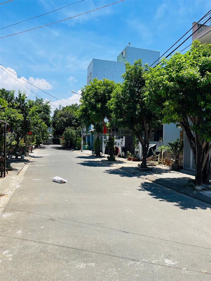 Cần chuyển nhượng nhà cấp 4 đường 5m5 liêm lạc 3.
hướng đông, dt 100m2, giá 3.980 tỷ