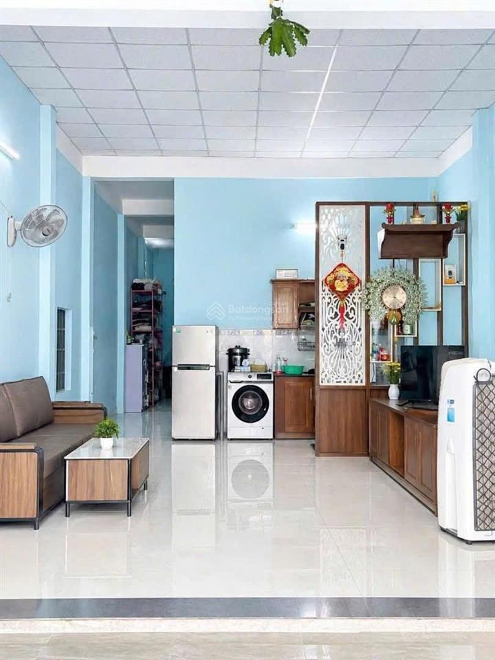 Cần chuyển nhượng nhà cấp 4 đường 5m5 liêm lạc 3.
hướng đông, dt 100m2, giá 3.980 tỷ