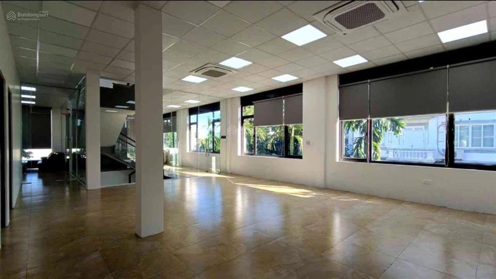 Bán tòa nhà văn phòng tại khu đô thị việt hưng giá 60 tỷ !