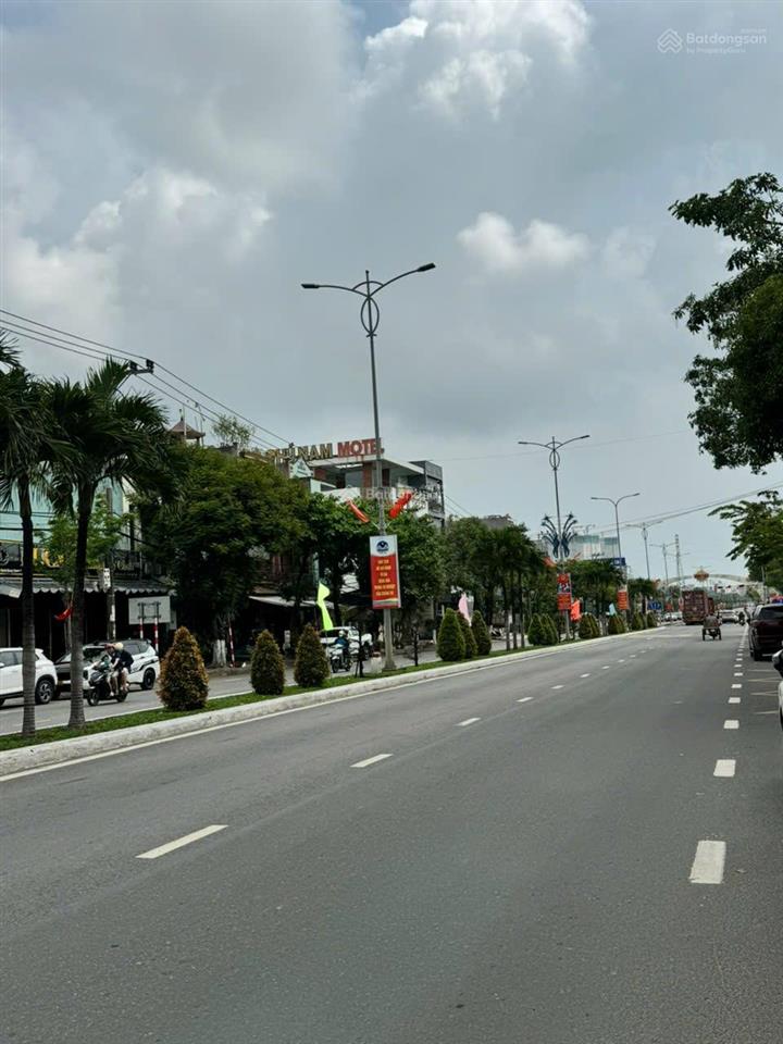 Bán lô góc 3 mặt tiền đường lê văn hiến, đất khó tìm, dt 4026m2