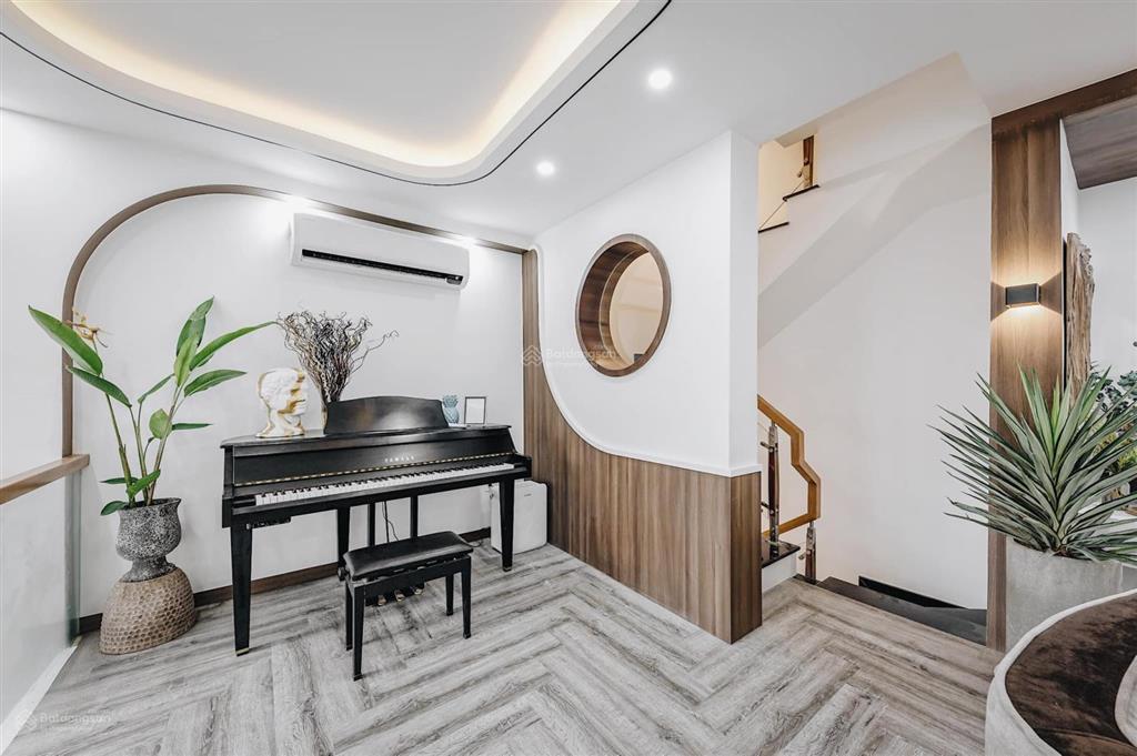 Bán nhà 3 tầng đường hàn thuyên, gần lê thanh nghị, dt 121m2, về giá tốt 10.5 tỷ