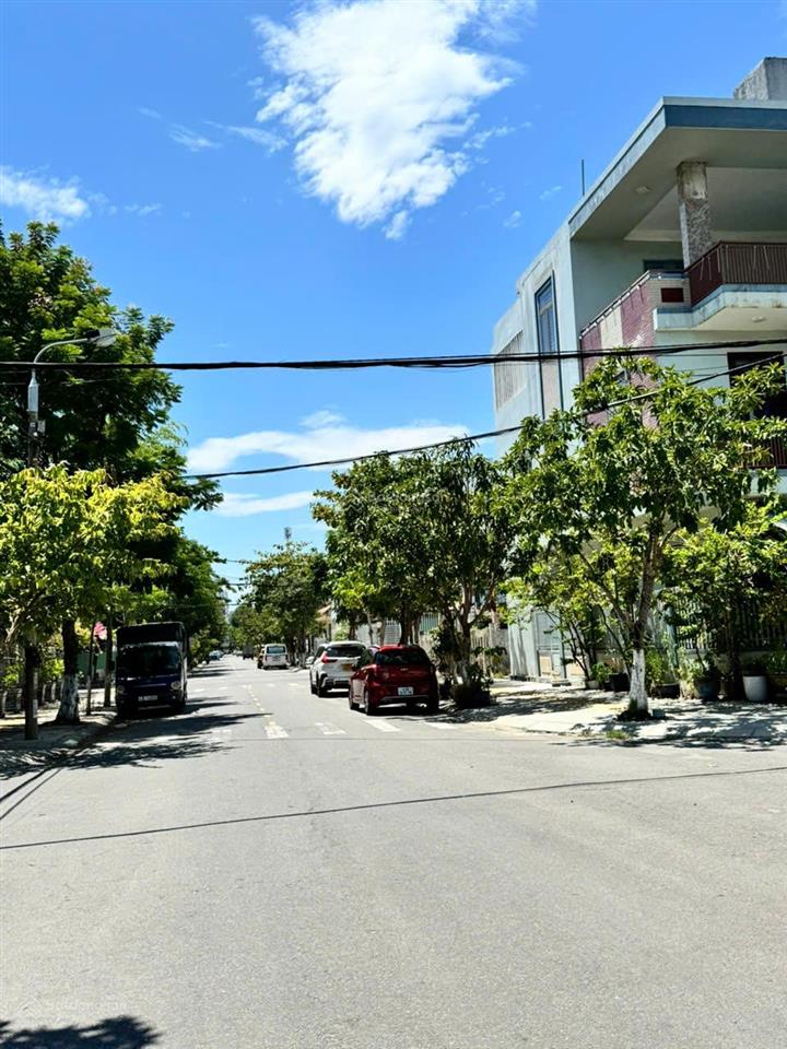 Bán lô đất góc 2 mặt tiền, đường hương hải thiền sư, dt 90m2 (ngang 6.8m), giá 10 tỷ