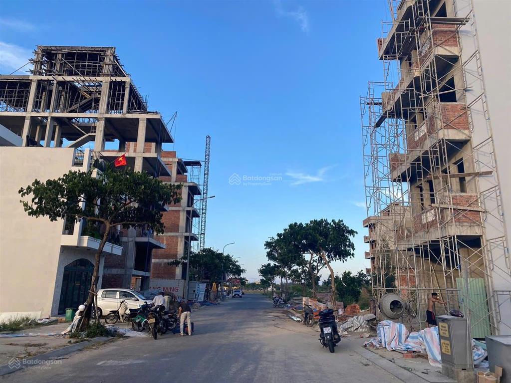 Chính chủ bán đất v6  fpt, 102m2 gía tốt nhất  kinh doanh tốt