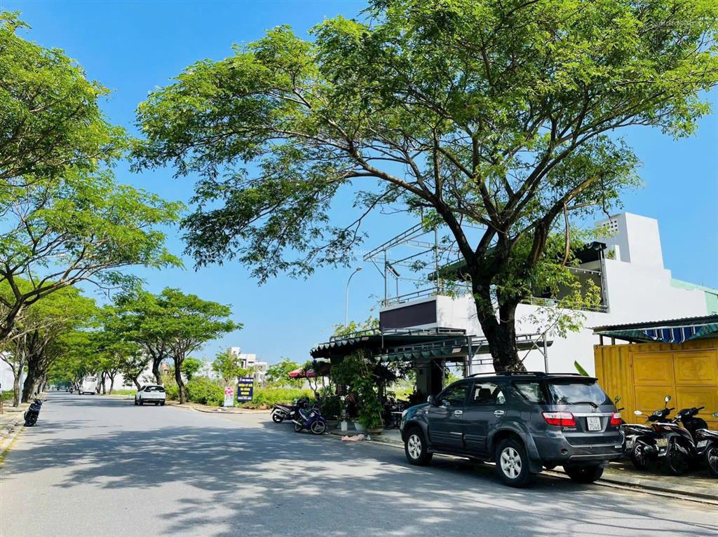 Bán lô góc 2 mặt tiền đối diện công viên  giá rẻ nhất kđt fpt chỉ 6 tỷ 150