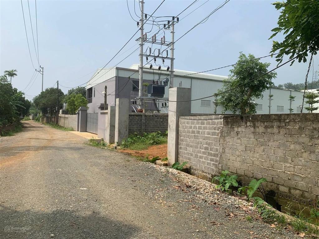 Bán đất tại hòa sơn, lương sơn, cách đường đông dương 300m. đường rộng xe 45 chỗ lưu thông.