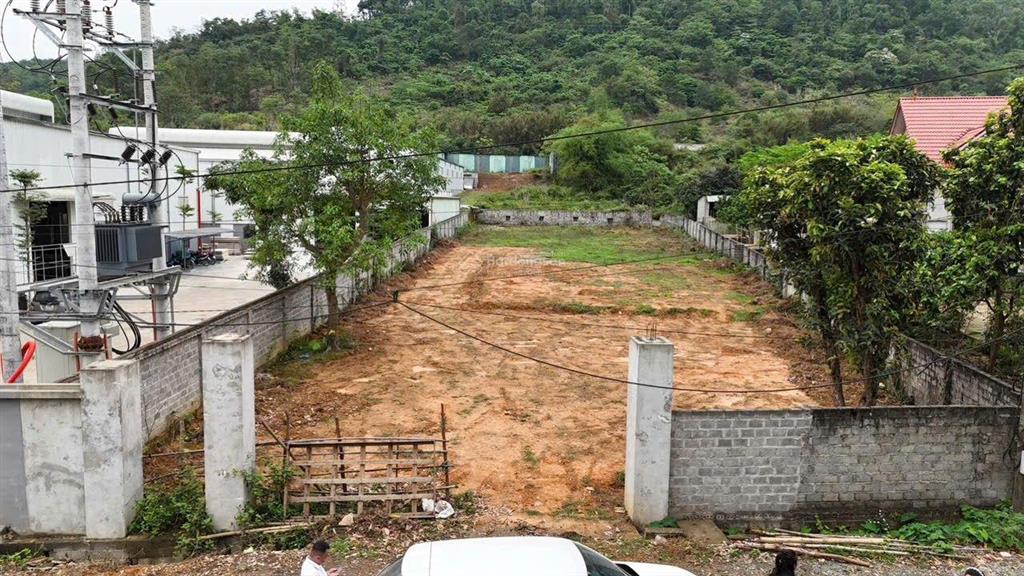 Bán đất tại hòa sơn, lương sơn, cách đường đông dương 300m. đường rộng xe 45 chỗ lưu thông.