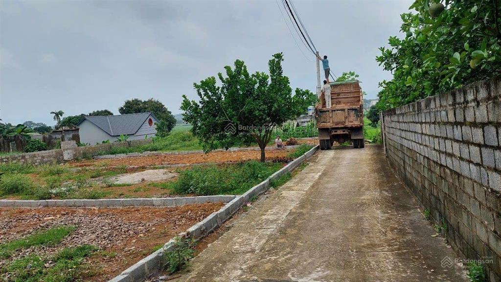 Bán gấp đất sổ đỏ thổ cư tại phú cát, gần đường dh09, chính chủ