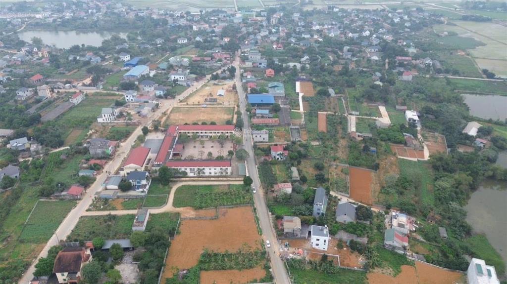 Bán nhà riêng 2 tầng dt đất 151m gần chợ