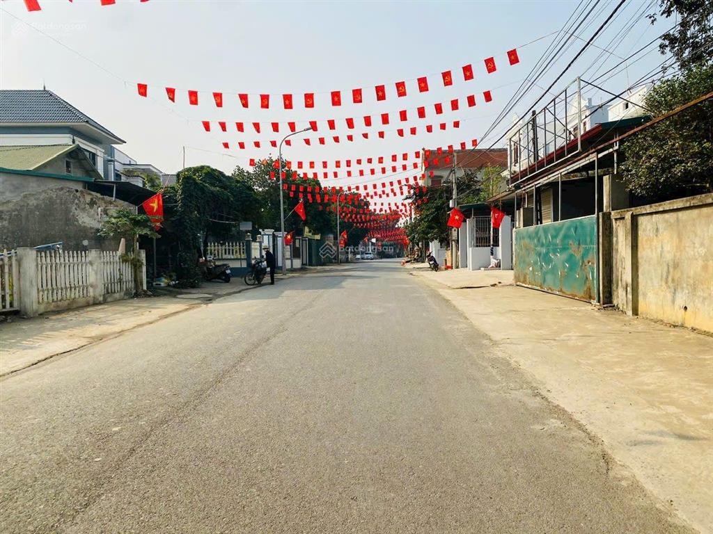 Bán nhà riêng 2 tầng dt đất 151m gần chợ