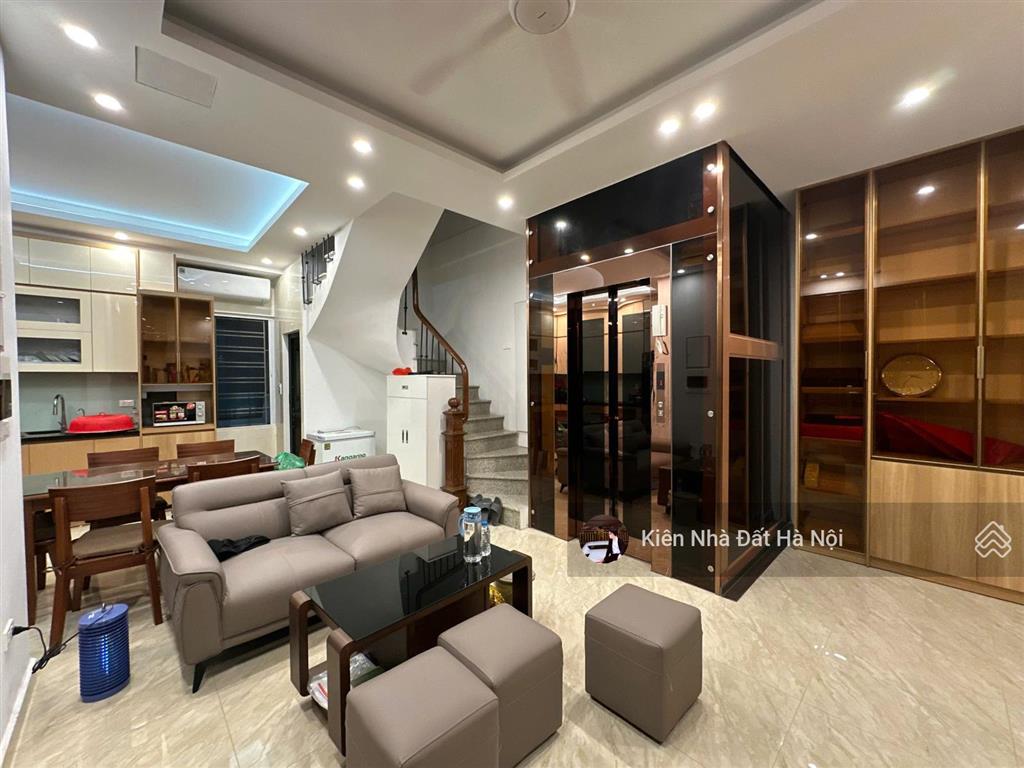 Giá sốc!nhà phố cát linh  50m2 6 tầng thang máy  nhà đẹp dân xây  ở sướng dân trí cao sát phố cổ