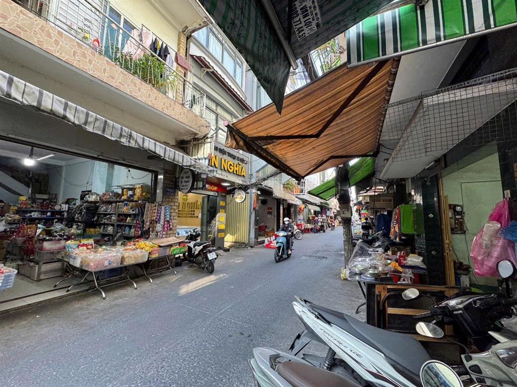 Nhà 4 tầng ngay khu chợ rạch ông quận 8, 4 tầng 5pn, 176.5m2 sàn