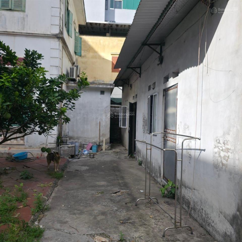 Bán đất cổ nhuế 300 m2 nhỉnh 100tr/m2 ngõ ô tô 2 mặt thoáng tách được 3 thửa full thổ cư
