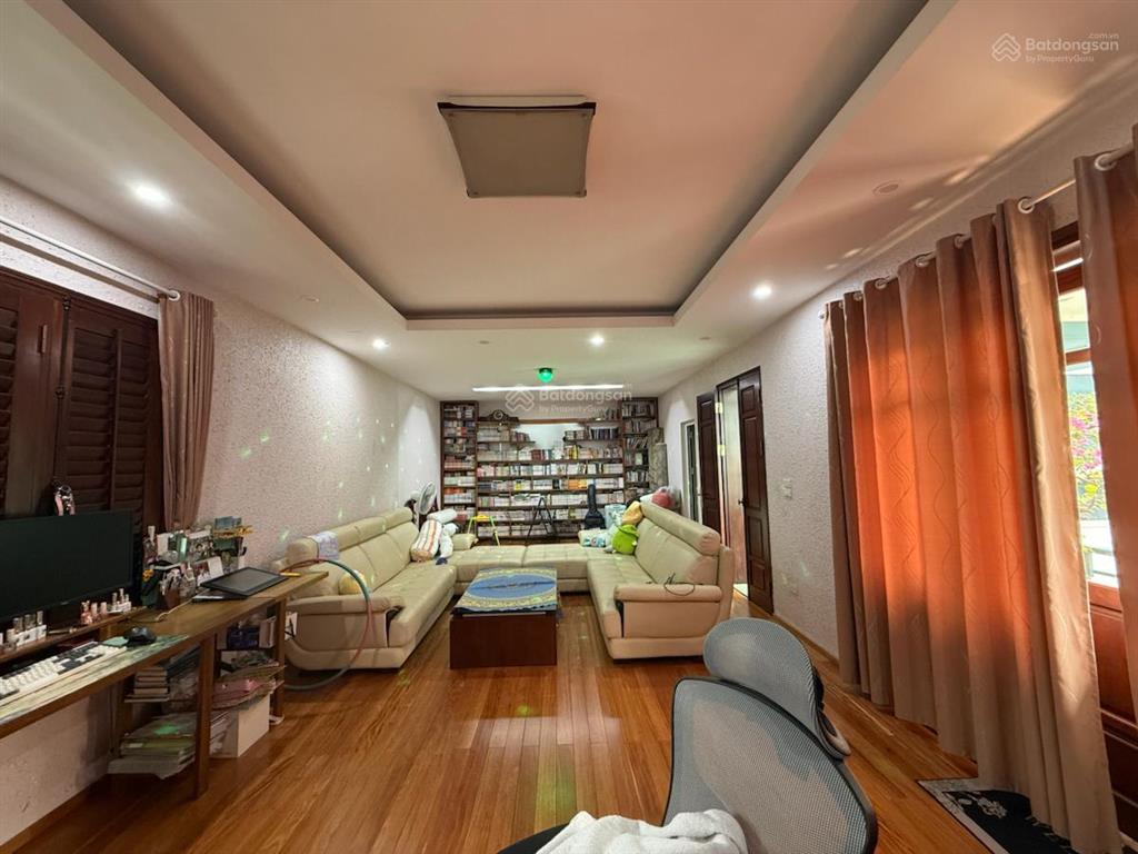 Bán nhà trích sài 272 m2 sân vườn ngõ ô tô view hồ tây ở hoặc kinh doanh homestay nhỉnh 200tr/m
