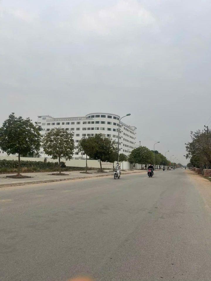 Cần bán shophau mặt đường 24m khu ĐT Hà Phong, Đang kinh doanh tốt.