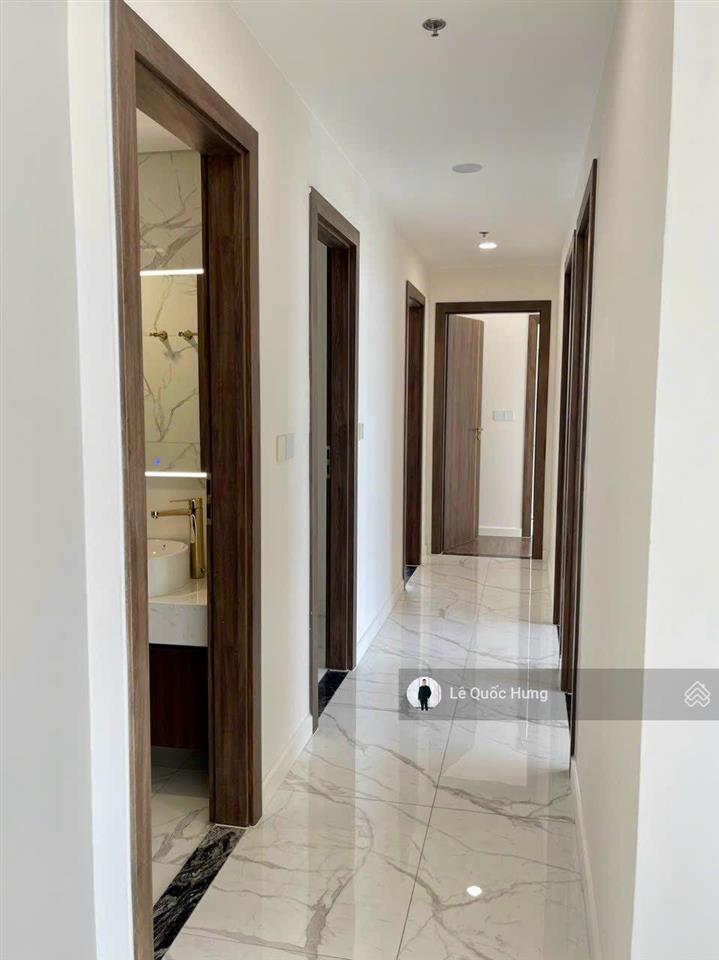 Cho thuê sunshine sky city (4pn+3wc + 1 kho ) dt 132m2 tầng cao giá thuê 22tr/tháng.