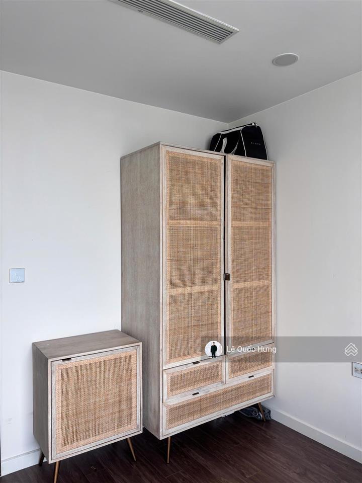 Cho thuê căn hộ 4pn sunshine sky city (4pn+1 kho, 3 wc) dt 132m2 full nội thất giá 28tr/tháng.