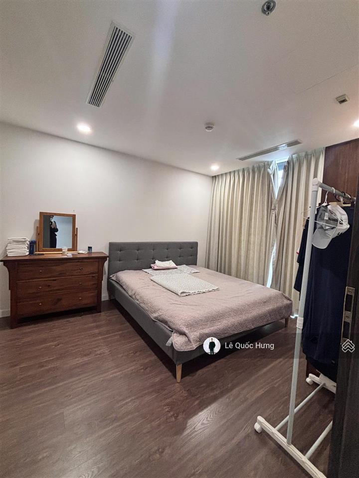 Cho thuê căn hộ 4pn sunshine sky city (4pn+1 kho, 3 wc) dt 132m2 full nội thất giá 28tr/tháng.