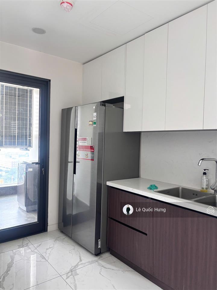 Cho thuê căn hộ 4pn sunshine sky city (4pn+1 kho, 3 wc) dt 132m2 full nội thất giá 28tr/tháng.