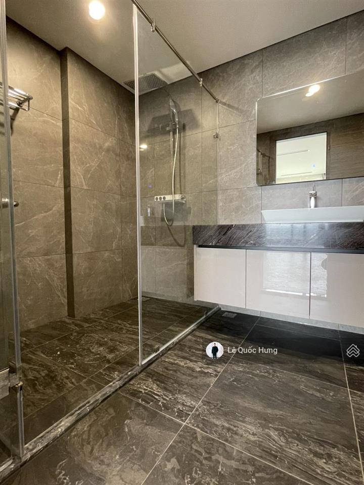Cho thuê noble crystal riverside (2pn+2wc) dt 120m² tầng cao view sông giá 12,5tr/tháng.