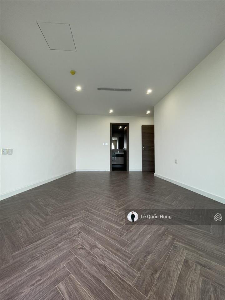 Cho thuê noble crystal riverside (2pn+2wc) dt 120m² tầng cao view sông giá 12,5tr/tháng.