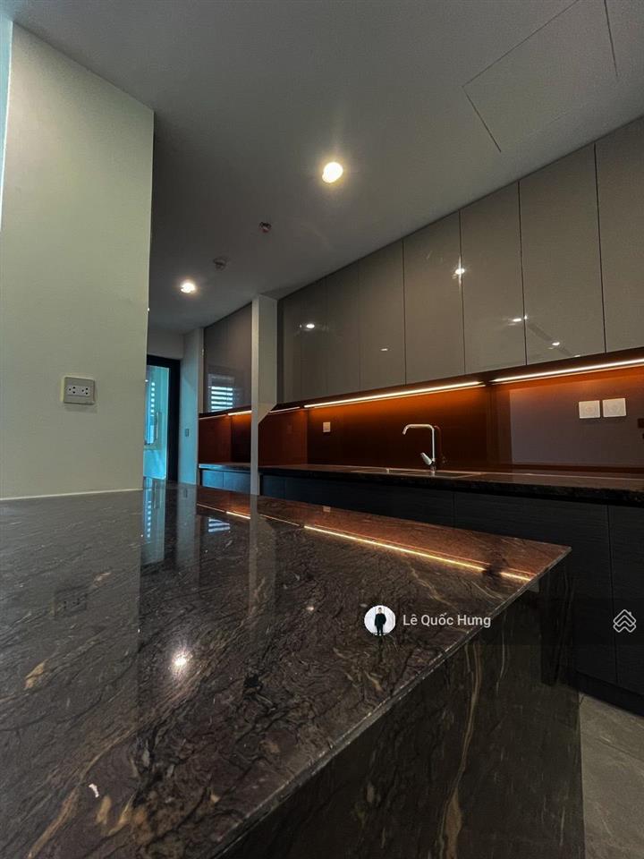 Cho thuê căn góc noble crystal riverside (2pn+ 1 kho, 2wc) dt 135m² giá 15tr/tháng (free phí qly)