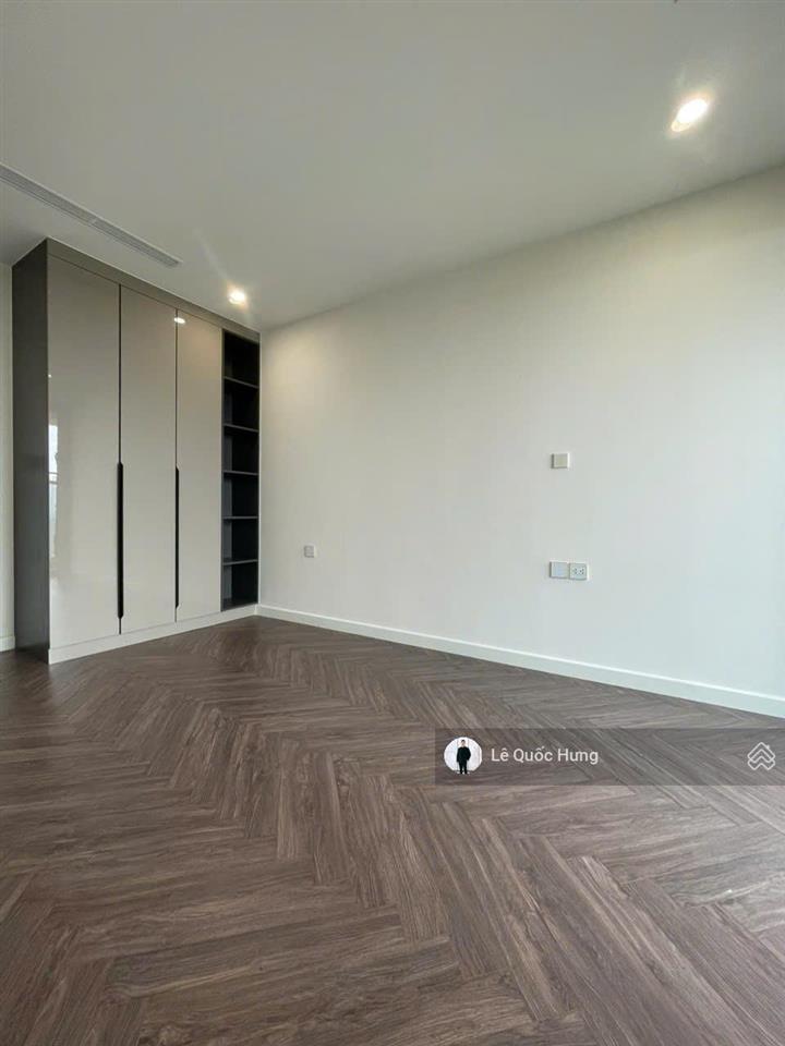 Cho thuê noble crystal riverside (2pn+2wc) dt 122m2 view sông giá 16tr/tháng (free phí quản lý)
