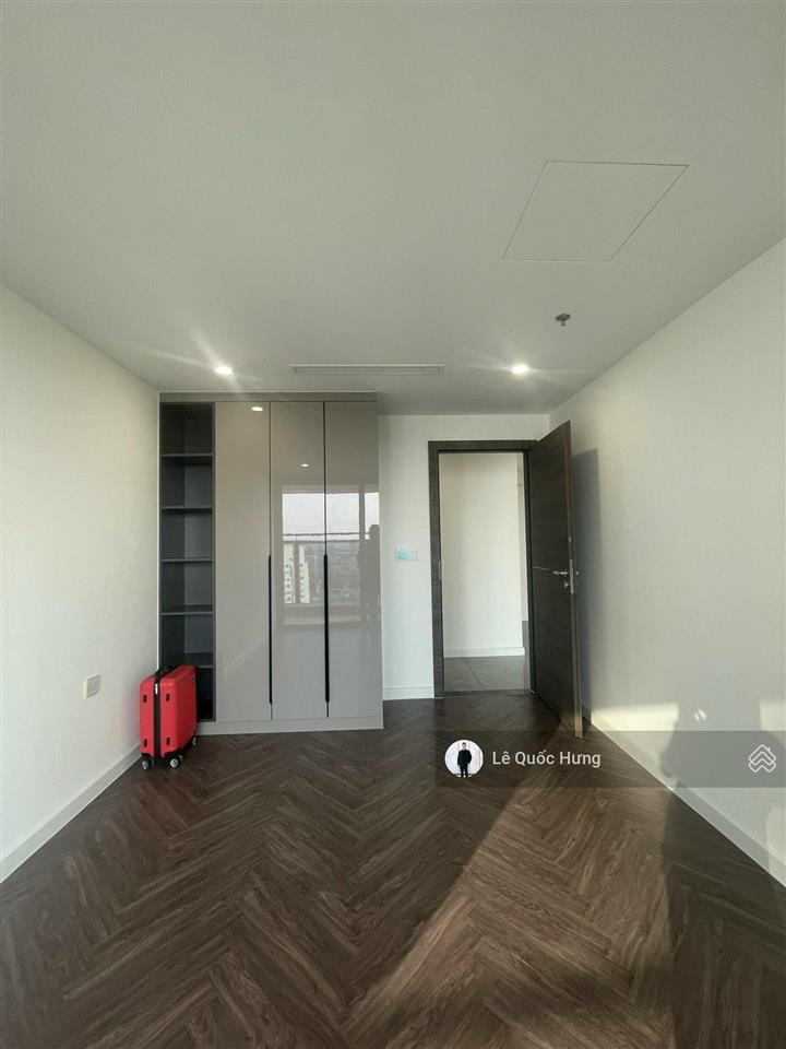 Cho thuê noble crystal riverside (2pn+2wc) dt 110m2 tầng cao giá 14tr (free phí qly)