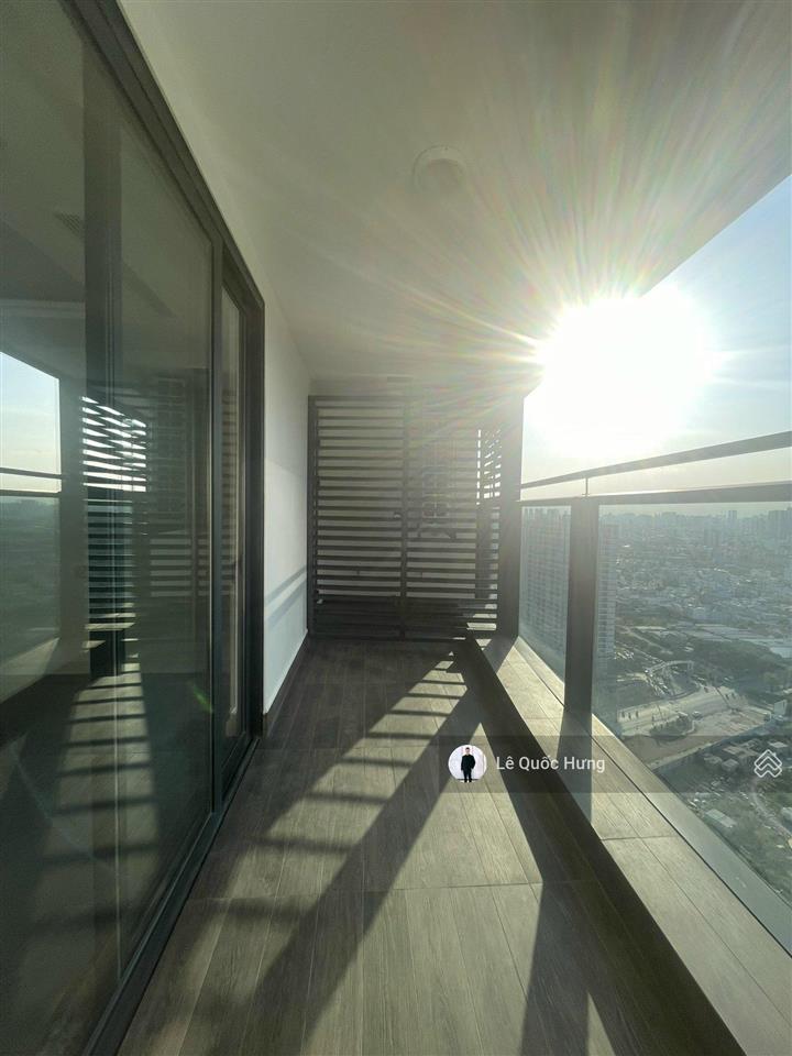 Cho thuê noble crystal riverside (2pn+2wc) dt 110m2 tầng cao giá 14tr (free phí qly)